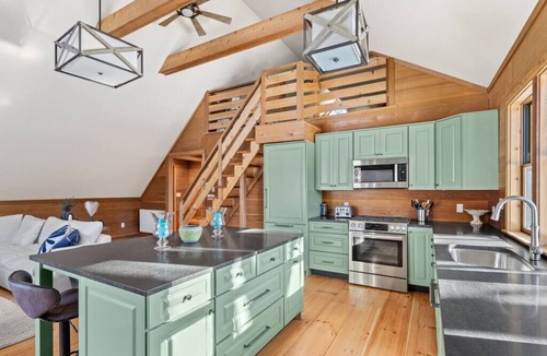 Stowe Area Apartment | Gorgeous unique space minutes from Stowe mountain