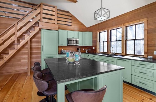 Stowe Area Apartment | Gorgeous unique space minutes from Stowe mountain
