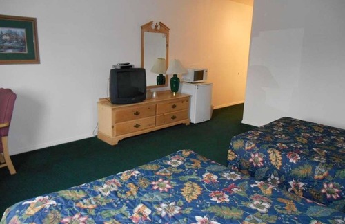 Enumclaw House | Great Relaxing Overnight Stay at GuestHouse Enumclaw! Free Parking, Pets Allowed