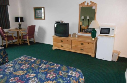 Enumclaw House | Great Relaxing Overnight Stay at GuestHouse Enumclaw! Free Parking, Pets Allowed