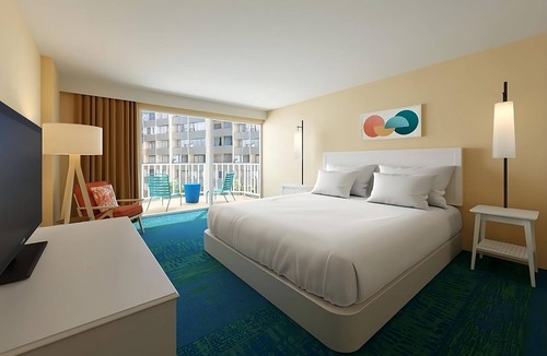 Waikiki Hotel | Great Relaxing Overnight Stay! 4 Convenient Units, Beachfront Property, Pool