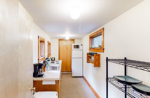 Stowe Area Apartment | Great Value in Stowe w/kitchenette, free WiFi - near trails