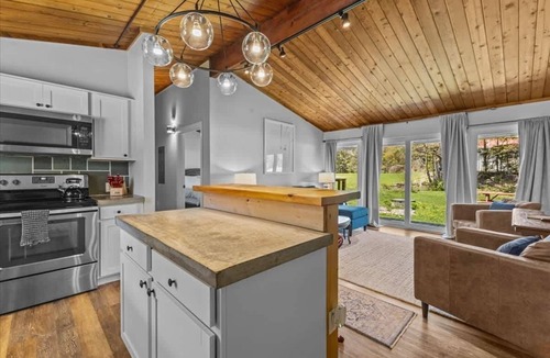 Stowe Area Apartment | Griffin Chalet 3 about a mile to Stowe Resort