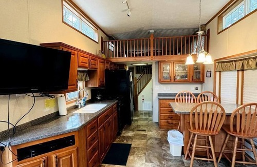 Wisconsin Dells Cabin | Group Cabin with Large Deck and Patio in Wisconsin Dells