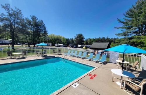 Wisconsin Dells Cabin | Group Cabin with Large Deck and Patio in Wisconsin Dells