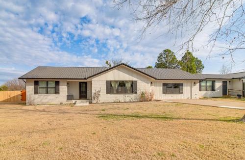 Longtown House | Group Getaway Near Eufaula Lake & Boat Ramp!