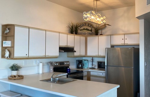 Cedar Key Condo | GULF-FRONT, TOP FLOOR, 2 BED, 2 BATH CONDO. POOL, BOAT PARKING, GREAT LOCATION!