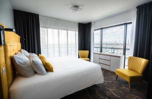 Downtown Hotel | Hôtel Barracuda & Spa, Centre Port, pieds dans l'eau, vue mer