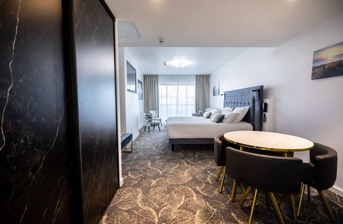 Downtown Hotel | Hôtel Barracuda & Spa, Centre Port, pieds dans l'eau, vue mer