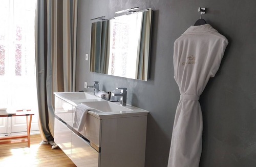 Laval Hotel | Hôtel Perier du Bignon