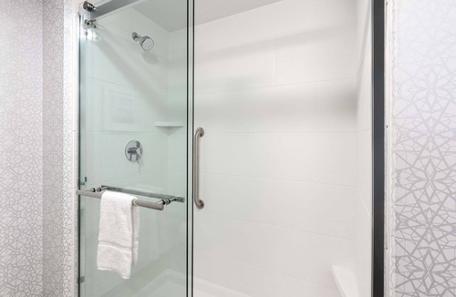 Guide Meridian Hotel | Hampton Inn Bellingham Airport