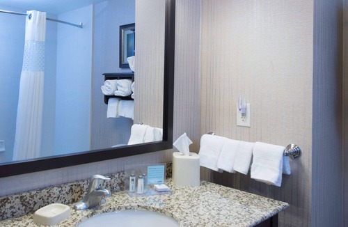 Bismarck Hotel | Hampton Inn & Suites Bismarck Northwest