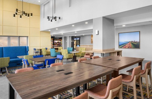 Moline Hotel | Hampton Inn & Suites Moline-Quad City Int'l Aprt