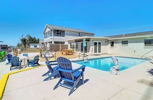 Spring Hill House | Heated Pool Waterfront Private Beach Dock Kayaks