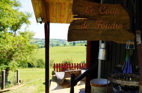 Vimoutiers Cottage | Hebergements Insolites Dans des Tonneaux. Gite le Coup de Foudre