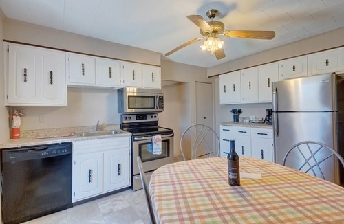 Hershey Apartment | Hershey Trojan, Apt #4 2 Bedroom overlooking the Park