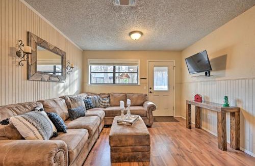 Broken Bow House | 'Hidden Oaks' Broken Bow Vacation Rental, Pets OK!