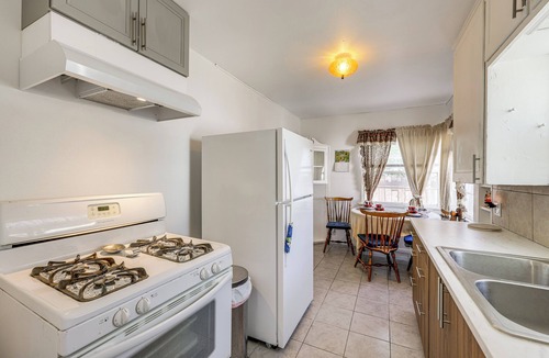 Downtown Riverside House | High Walkability! Extended Stay in Riverside