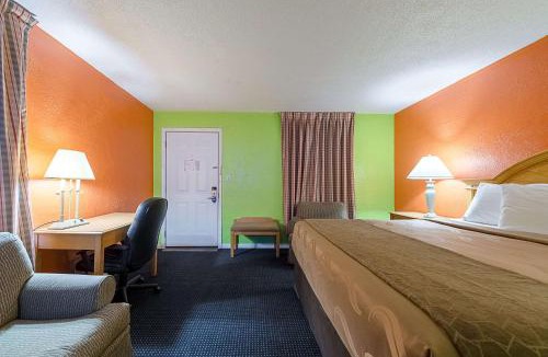 Paris Hotel | Highway Inn