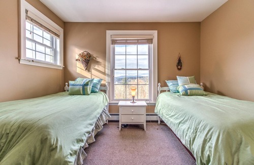 Stratton and Bromley Ski Areas House | Hilltop getaway near multiple ski mountains