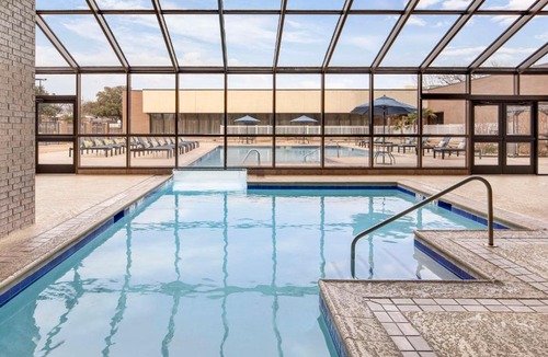 North Arlington Hotel | Hilton Arlington
