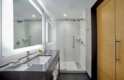 Downtown Des Moines Hotel | Hilton Des Moines Downtown