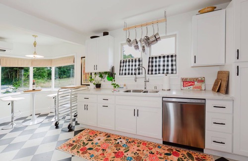 Kingston House | Historic 1920 Farmhouse - Beach & Nature vibes