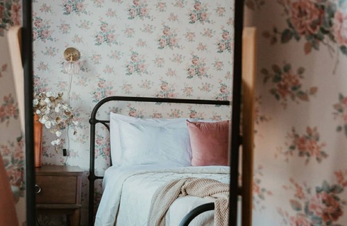 Hermann Bed & Breakfast | Historic District - Vintage Charm - Opal Suite