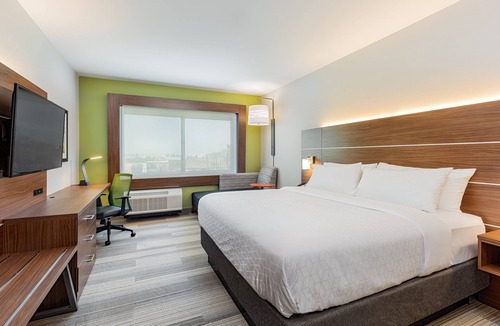 Moreno Valley Hotel | Holiday Inn Express & Suites Moreno Valley - Riverside by IHG
