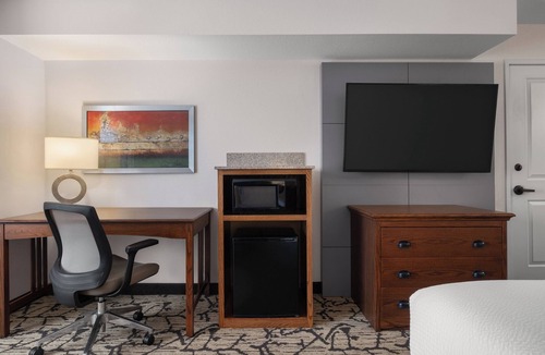 Stevens Point Hotel | Holiday Inn Stevens Point - Convention Ctr by IHG