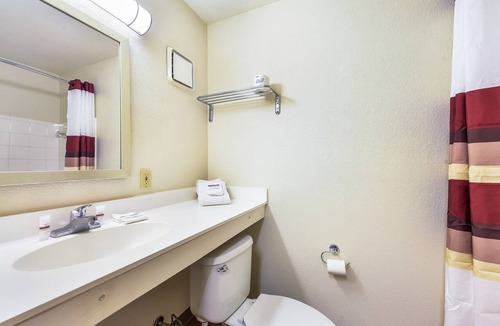 Far North Dallas Hotel | HomeTowne Studios By Red Roof Dallas - North Addison/Tollway