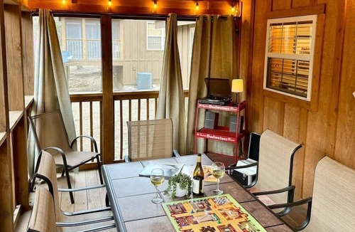 Reeds Spring Cabin | Honky Tonk Hideaway 4 mi. to SDC