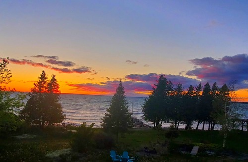 Little Current House | Honora Bay Hideaway