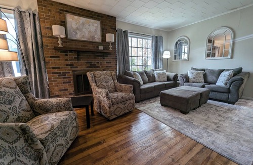 Marion House | Hook, Wine & Sinker - 2Bed/1Bath