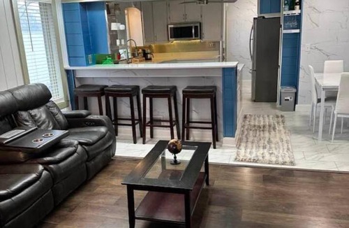 Moorhead Apartment | Hot Tub 5 beds