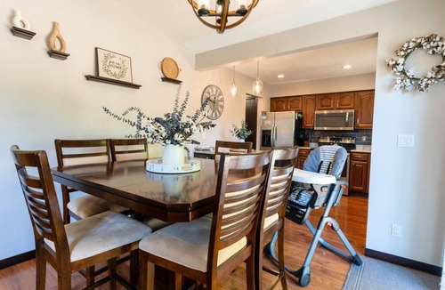 Fargo House | Hot Tub | Built in Fire Pit | Fenced Yard for Kids