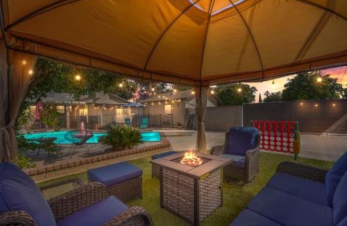 Riverside House | Hot Tub - Pool - FirePit - GameRoom - Sleeps 12!