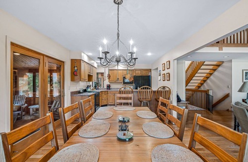 Quechee House | Hot Tub Spacious - Tichenor Road Lodge*