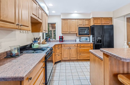 Quechee House | Hot Tub Spacious - Tichenor Road Lodge*
