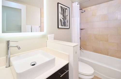 Waikiki Hotel | Hotel Renew