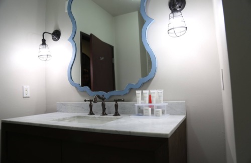 Braeswood Place Hotel | Hotel Ylem