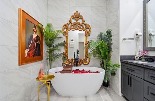 OST - South Union House | Houston's Downtown Bloom House - Spacious Floral Escape for Groups