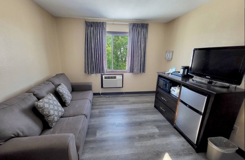 Waterloo Hotel | Howard Johnson by Wyndham Waterloo/Cedar Falls