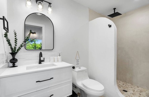 Paige Cabin | Impressive Unique Castle Dome with Spectacular Panoramic Views and Stunning Design in Elgin, Texas