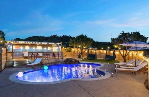 Dripping Springs House | Infinity Ranch–Resort Oasis for 16 Pool Pets Vibes