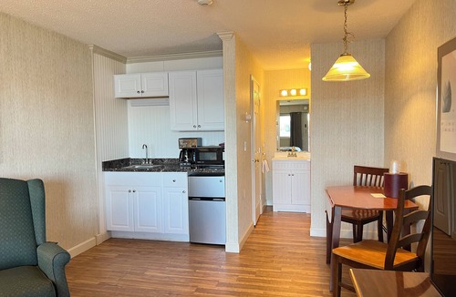Brighton Hotel | Island Pond Country Inn (Formerly the Lakefront Inn & Motel)