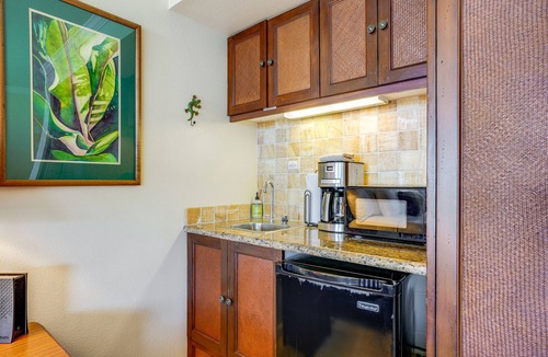Wailua Apartment | Islander on the Beach 309 Oceanview Top Floor Corner Studio with AC