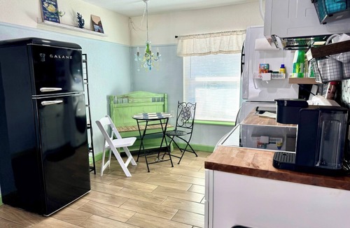 Crystal River House | Key Lime Cottage-Waterfront/pet-friendly/kayaks for 5/fire pit/poles/bikes