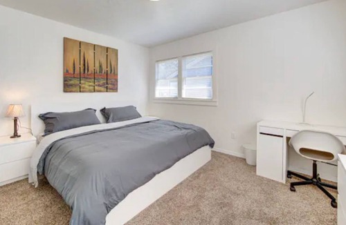 Beaumont House | king bed with Pool table, decked patio and gym