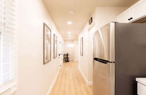 Dunlap House | King Comfort | Bright & Modern 1BR Stay in Dunlap